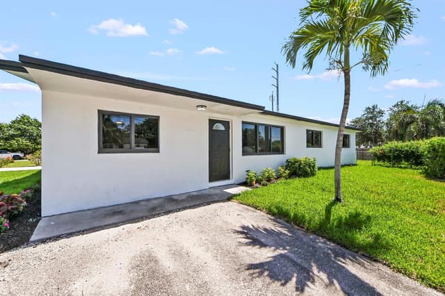 3645 Melaleuca Lane, Lake Worth FL 33461 - Lake Worth, FL - Photo 2