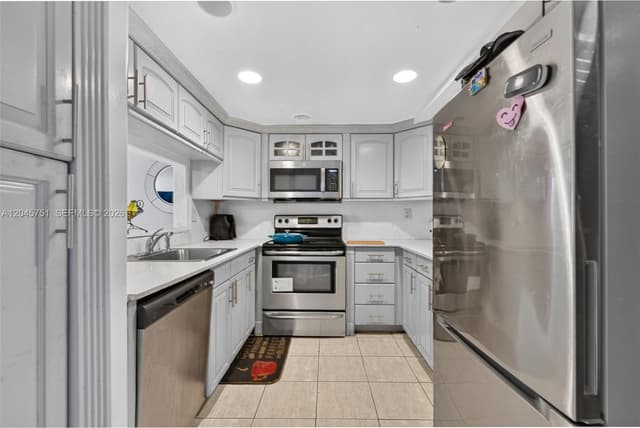 20065 NE 3rd Ct # 5, Miami FL 33179 - Miami, FL - Photo 2
