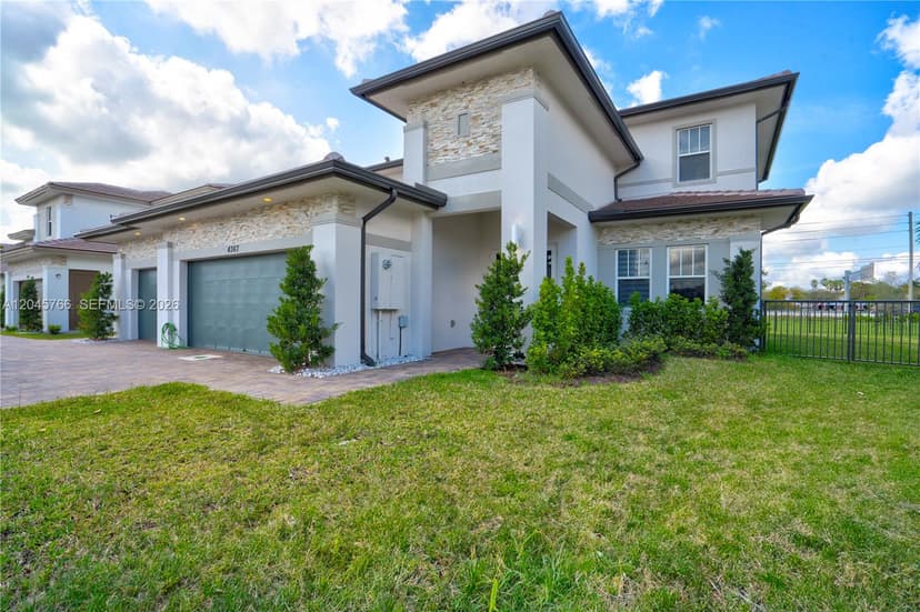 4367 SW 123 ln, Davie FL 33330