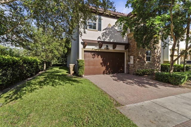 5319 Falcon Trail, Davie FL 33314 - Davie, FL - Photo 3