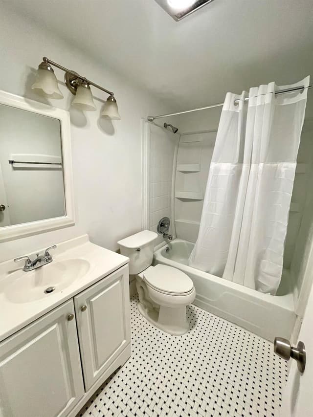 203 Easthampton I, West Palm Beach FL 33417 - West Palm Beach, FL - Photo 5