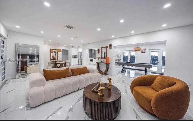 18250 NW 86th Ave, Hialeah FL 33015 - Hialeah, FL - Photo 2