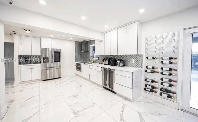 18250 NW 86th Ave, Hialeah FL 33015 - Hialeah, FL - Photo 5