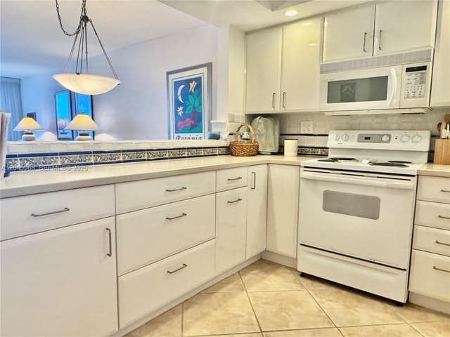 400 N Surf Rd, Hollywood FL 33019 - Hollywood, FL - Photo 6