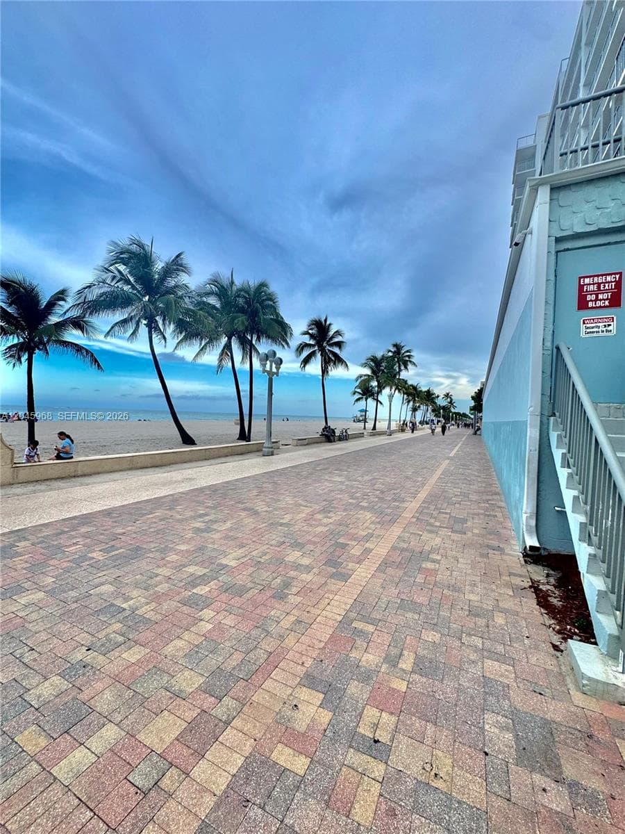 400 N Surf Rd, Hollywood FL 33019 - Hollywood, FL - Photo 1