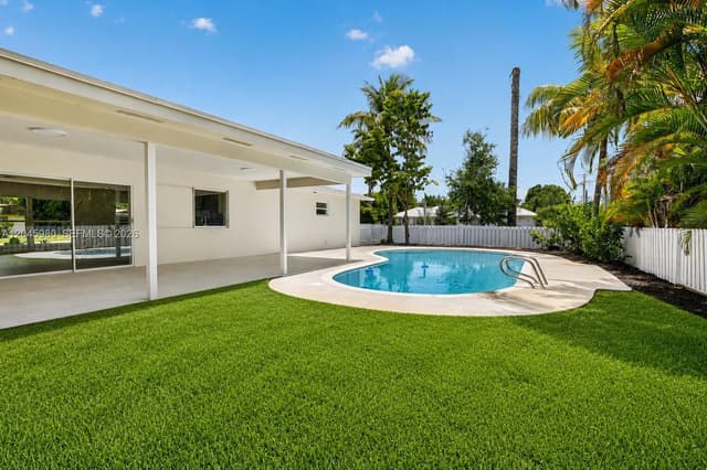 7040 NW 8th Ct, Plantation FL 33317 - Plantation, FL - Photo 2