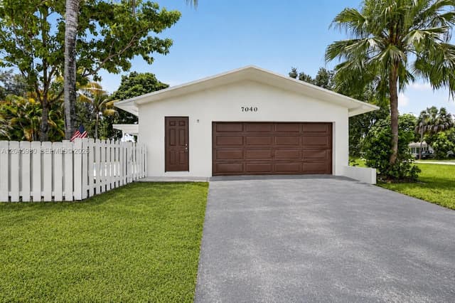 7040 NW 8th Ct, Plantation FL 33317 - Plantation, FL - Photo 4