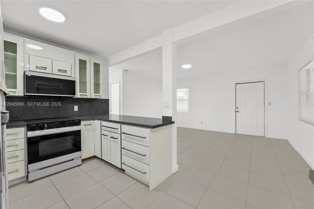 1201 NW 10th Pl, Fort Lauderdale FL 33311 - Fort Lauderdale, FL - Photo 6
