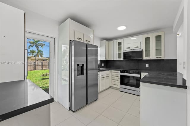 1201 NW 10th Pl, Fort Lauderdale FL 33311 - Fort Lauderdale, FL - Photo 4