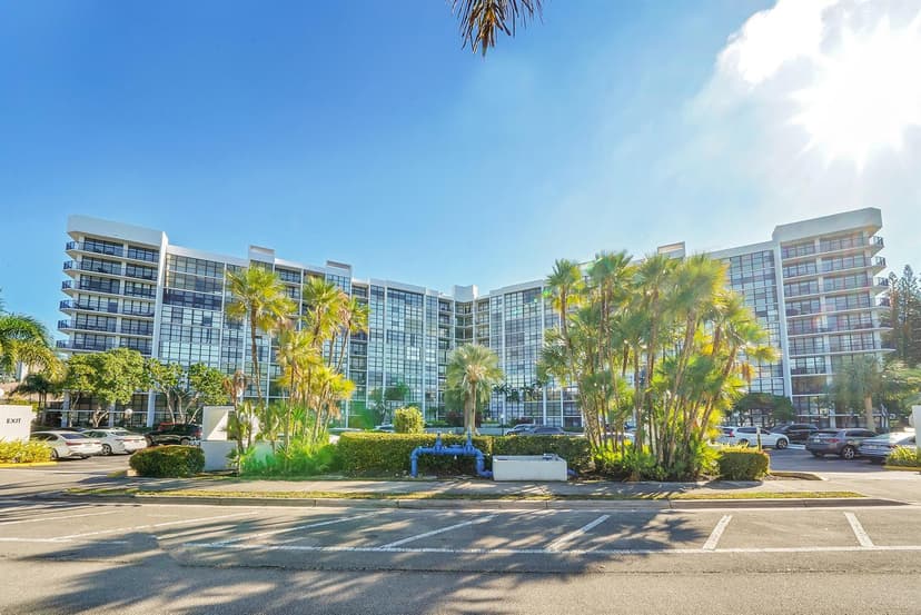 1000 Parkview Drive # 306, Hallandale Beach FL 33009