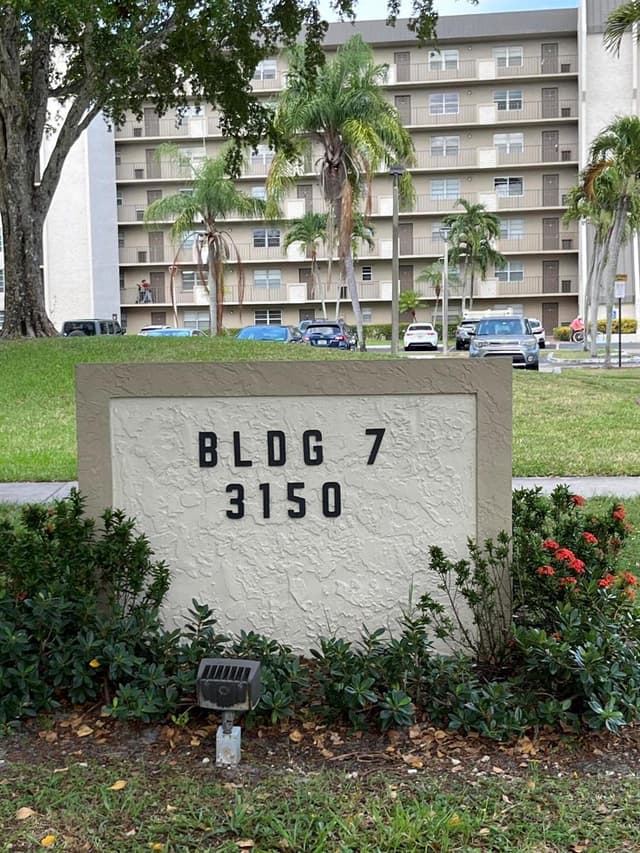 3150 W Rolling Hills Circle # 704, Davie FL 33328 - Davie, FL - Photo 2