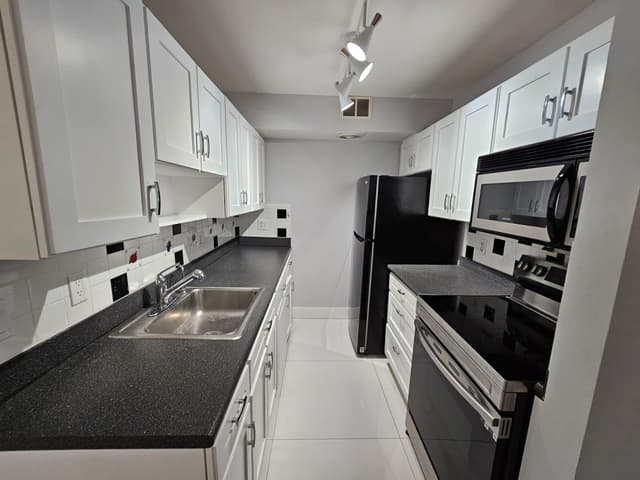 2148 Sherwood Forest Boulevard # 4, West Palm Beach FL 33415 - West Palm Beach, FL - Photo 6