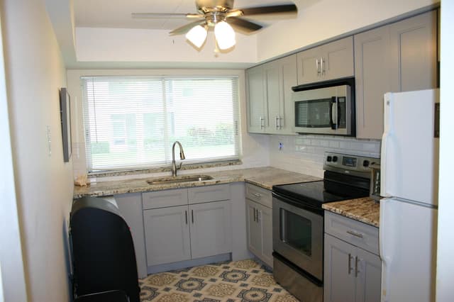 5570 Tamberlane Circle # 130, Palm Beach Gardens FL 33418 - Palm Beach Gardens, FL - Photo 6