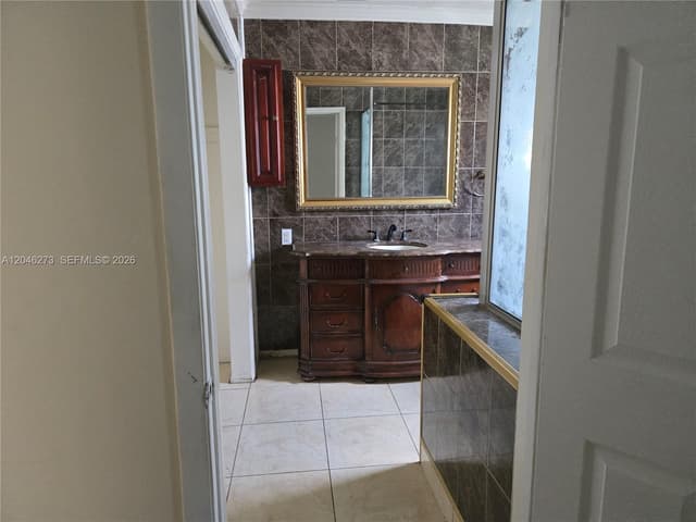 4205 NW 52nd Ave, Lauderdale Lakes FL 33319 - Lauderdale Lakes, FL - Photo 4