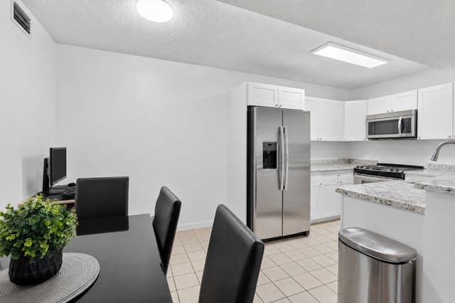 300 Palm Circle W # 106, Pembroke Pines FL 33025 - Pembroke Pines, FL - Photo 4