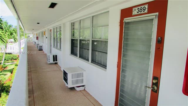 389 Tilford R # 389, Deerfield Beach FL 33442 - Deerfield Beach, FL - Photo 2