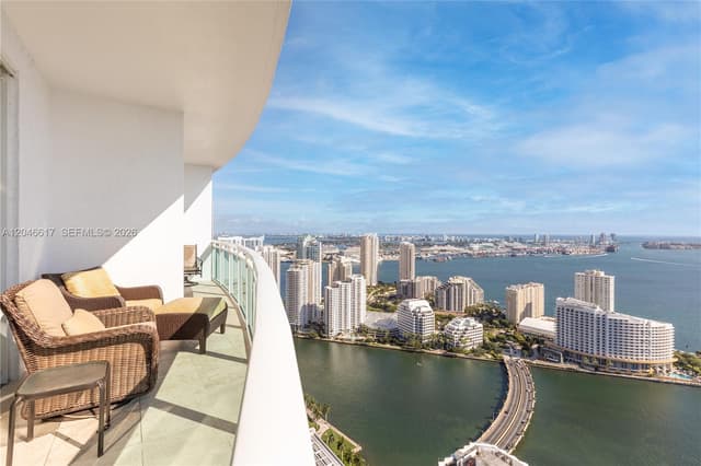 950 Brickell Bay Dr # 5011, Miami FL 33131 - Miami, FL - Photo 4