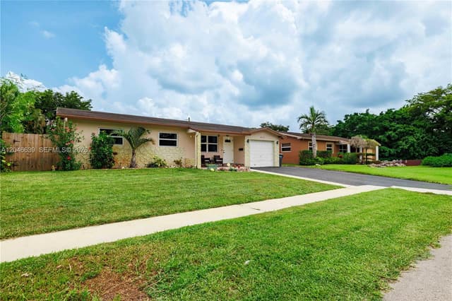6870 Pershing St, Hollywood FL 33024 - Hollywood, FL - Photo 6