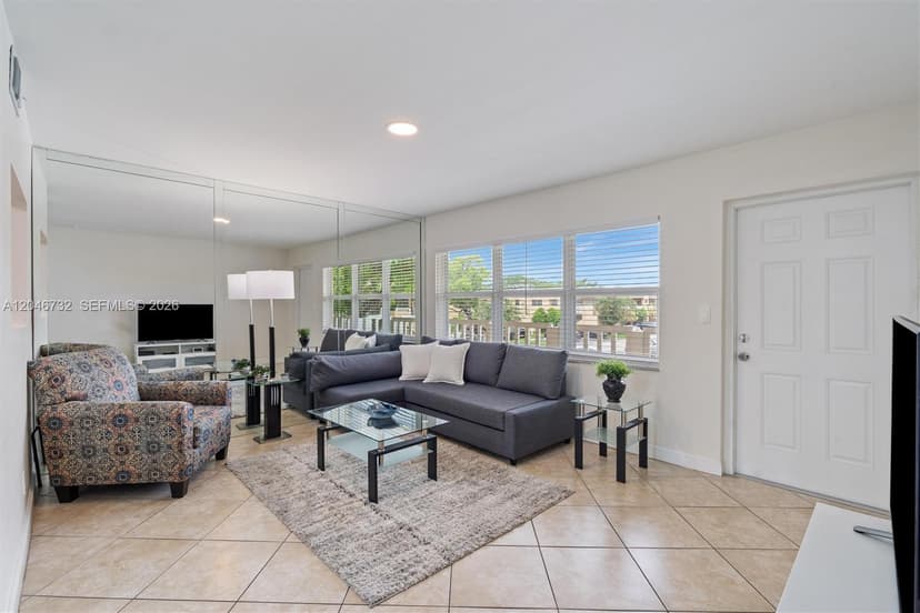 9101 Sunrise Lakes Blvd # 202, Sunrise FL 33322