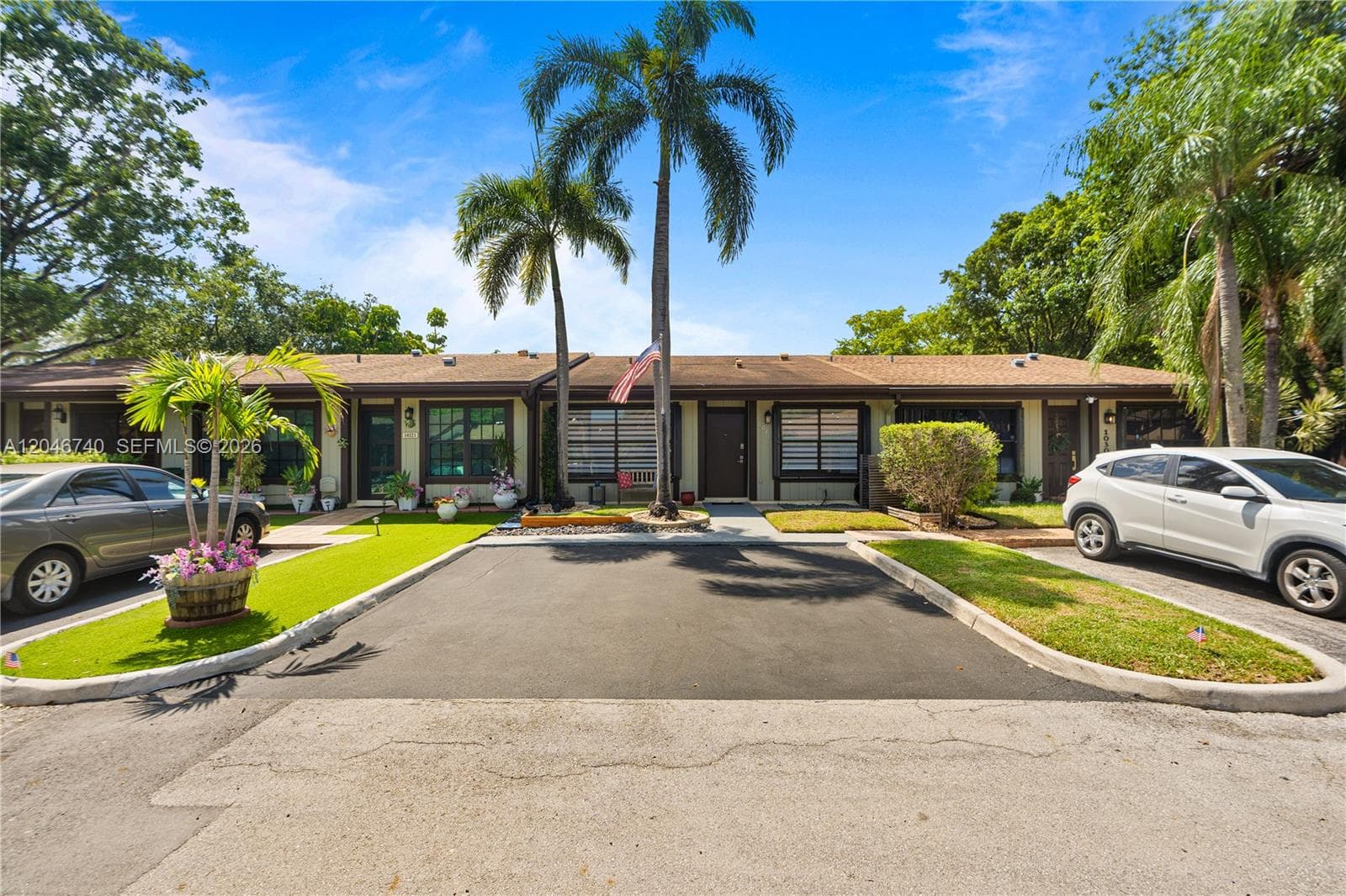 10311 Laurel Ct, Pembroke Pines FL 33026