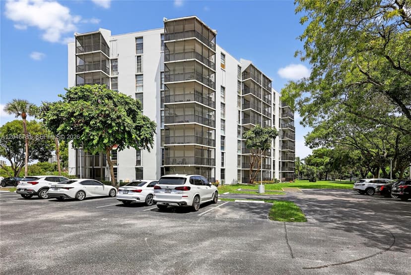 3401 N Country Club Dr # 109, Aventura FL 33180