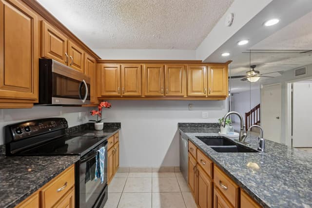 1176 SW 118th Terrace, Davie FL 33325 - Davie, FL - Photo 6