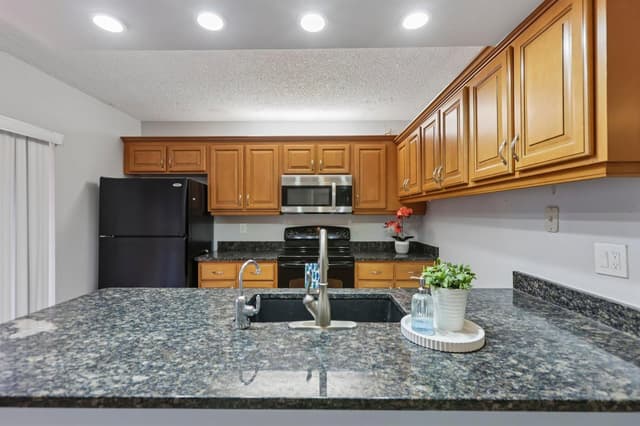 1176 SW 118th Terrace, Davie FL 33325 - Davie, FL - Photo 7