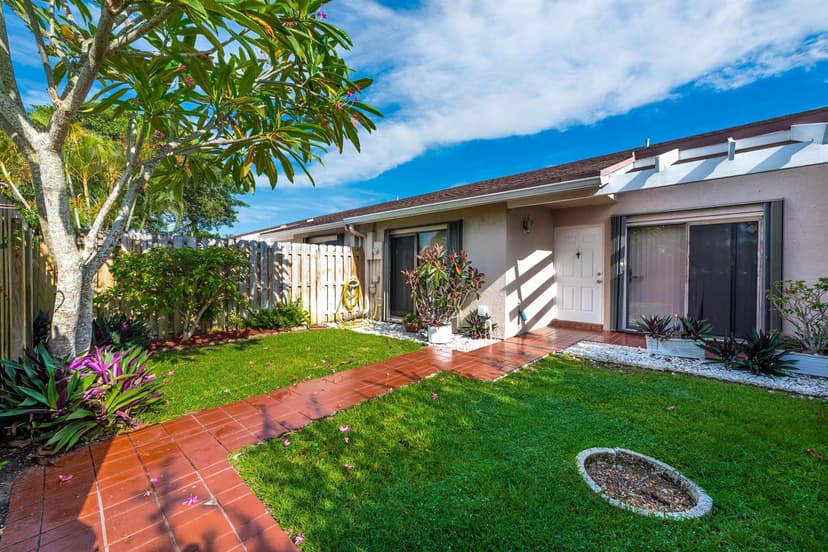1013 NW 53rd Street, Deerfield Beach FL 33064