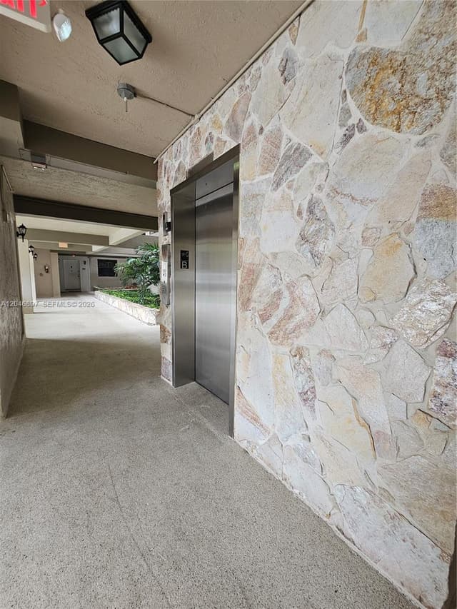 461 Ives Dairy Rd # 2, Miami FL 33179 - Miami, FL - Photo 3
