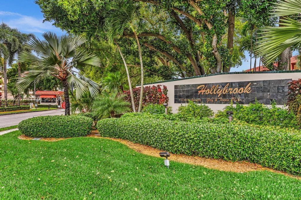 671 S Hollybrook Dr # 209, Pembroke Pines FL 33025 - Pembroke Pines, FL - Photo 1