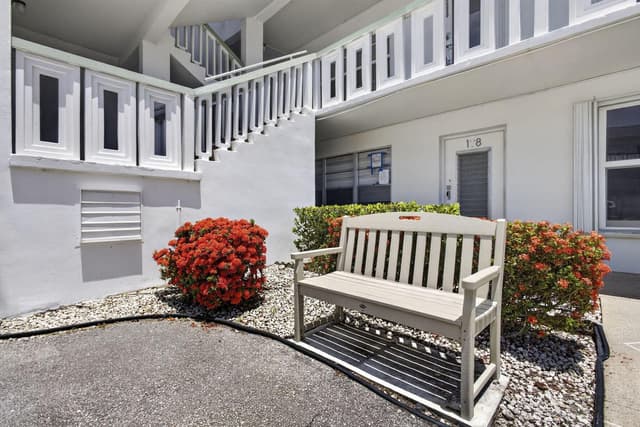 307 Wellington C, West Palm Beach FL 33417 - West Palm Beach, FL - Photo 2