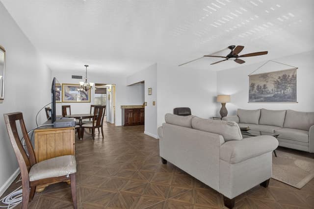 307 Wellington C, West Palm Beach FL 33417 - West Palm Beach, FL - Photo 5