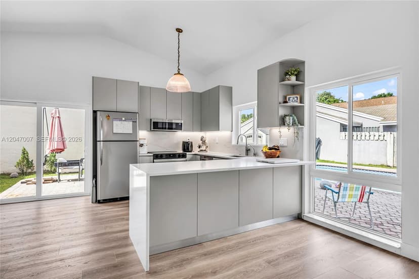 681 Pine Ridge Ter, Davie FL 33325
