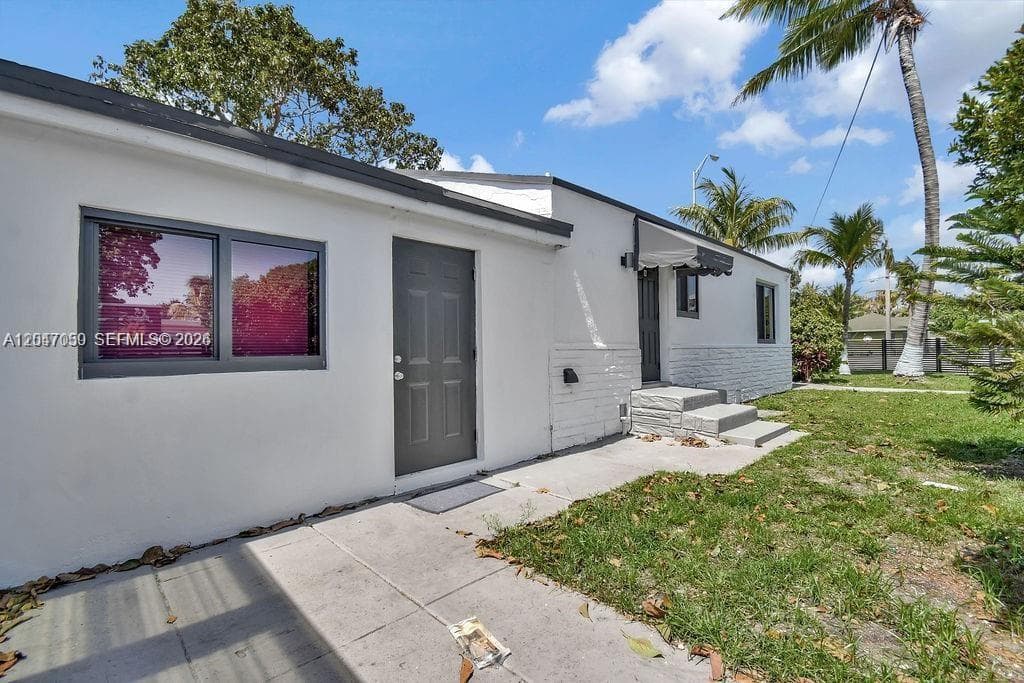1102 NW 103rd St, Miami FL 33150