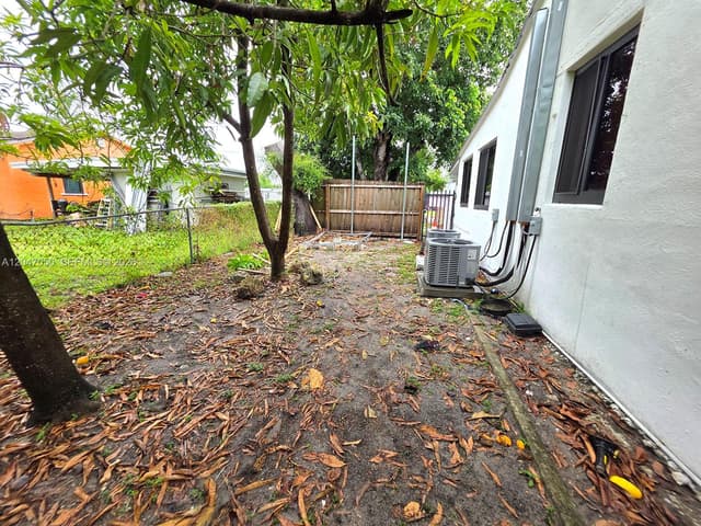 1102 NW 103rd St, Miami FL 33150 - Miami, FL - Photo 5