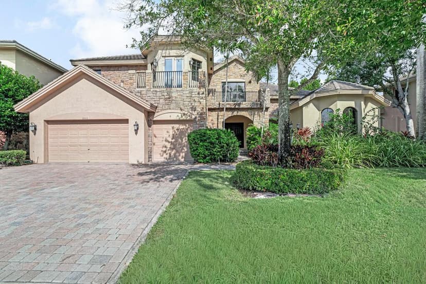 10513 Versailles Boulevard, Wellington FL 33449
