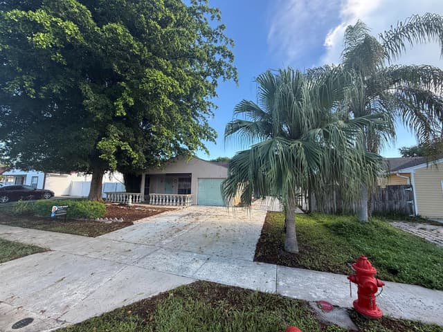 10685 Bobbie Lane, Royal Palm Beach FL 33411 - Royal Palm Beach, FL - Photo 2
