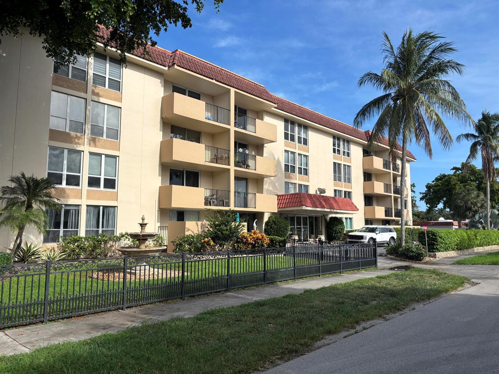1000 Spanish River Road # 3c, Boca Raton FL 33432