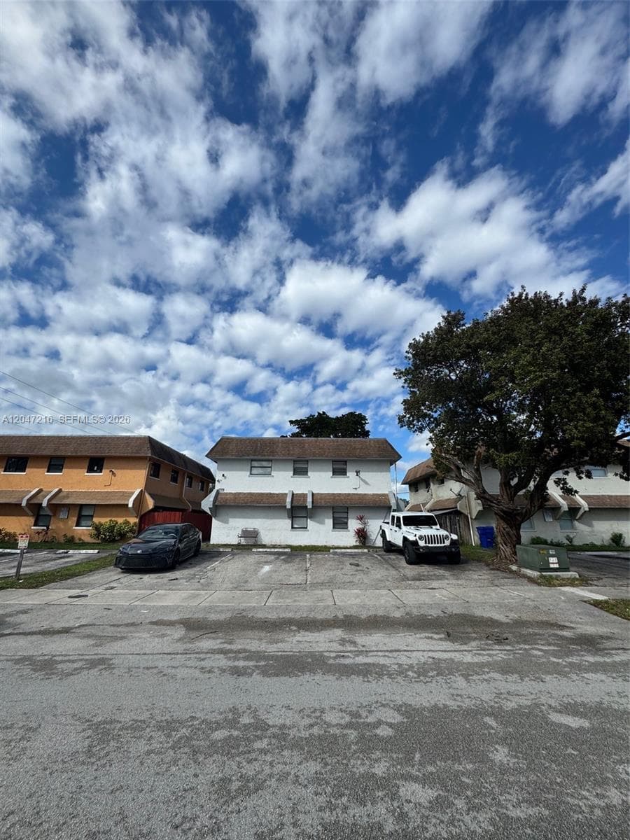 1741 SW 40th Ter, Fort Lauderdale FL 33317
