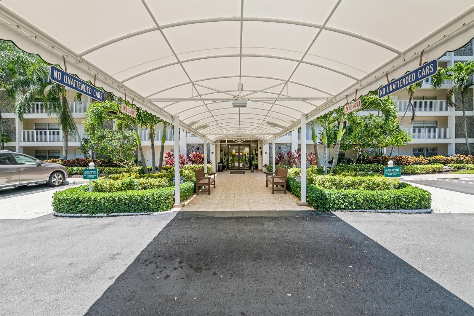 3510 Oaks Way # 406, Pompano Beach FL 33069 - Pompano Beach, FL - Photo 1