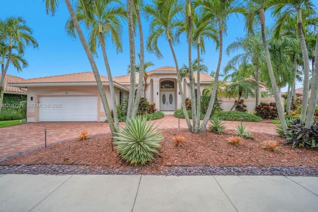392 Coconut Cir, Weston FL 33326 - Weston, FL - Photo 2