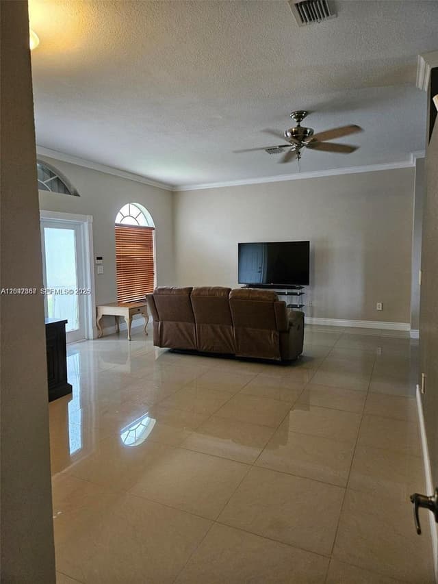 2635 SE 4th Pl, Homestead FL 33033 - Homestead, FL - Photo 4