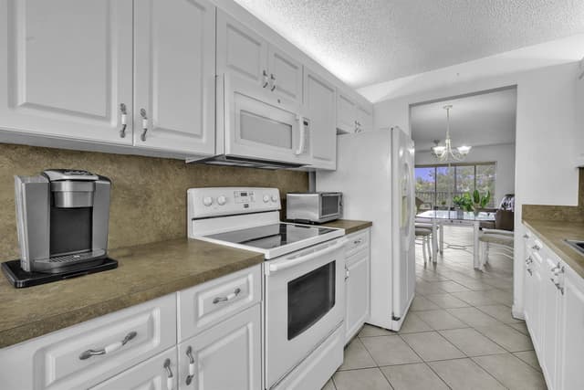 13001 SW 15th Court # 404t, Pembroke Pines FL 33027 - Pembroke Pines, FL - Photo 3
