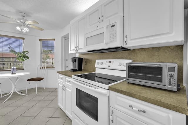13001 SW 15th Court # 404t, Pembroke Pines FL 33027 - Pembroke Pines, FL - Photo 5