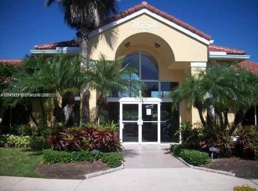 7630 Westwood Dr # 305, Tamarac FL 33321 - Tamarac, FL - Photo 2