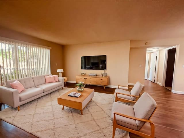 7630 Westwood Dr # 305, Tamarac FL 33321 - Tamarac, FL - Photo 3