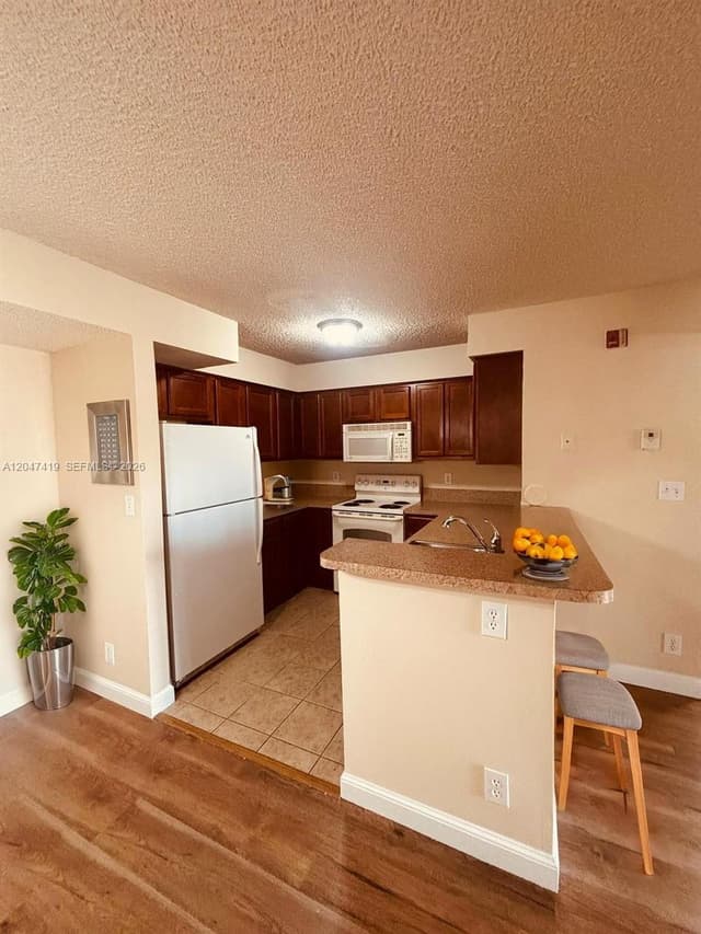7630 Westwood Dr # 305, Tamarac FL 33321 - Tamarac, FL - Photo 4