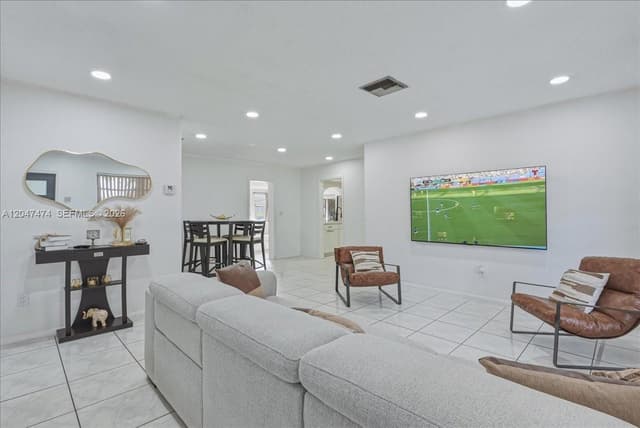7850 W 16th Ave, Hialeah FL 33014 - Hialeah, FL - Photo 3