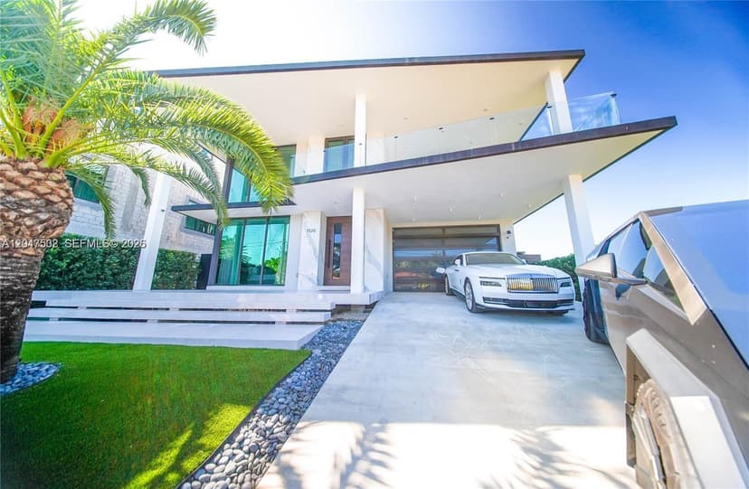 7520 W Treasure Dr, North Bay Village FL 33141