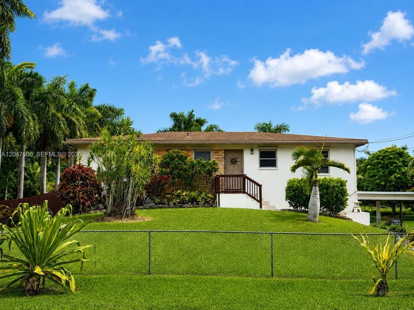 5240 SW 82nd Ave, Davie FL 33328